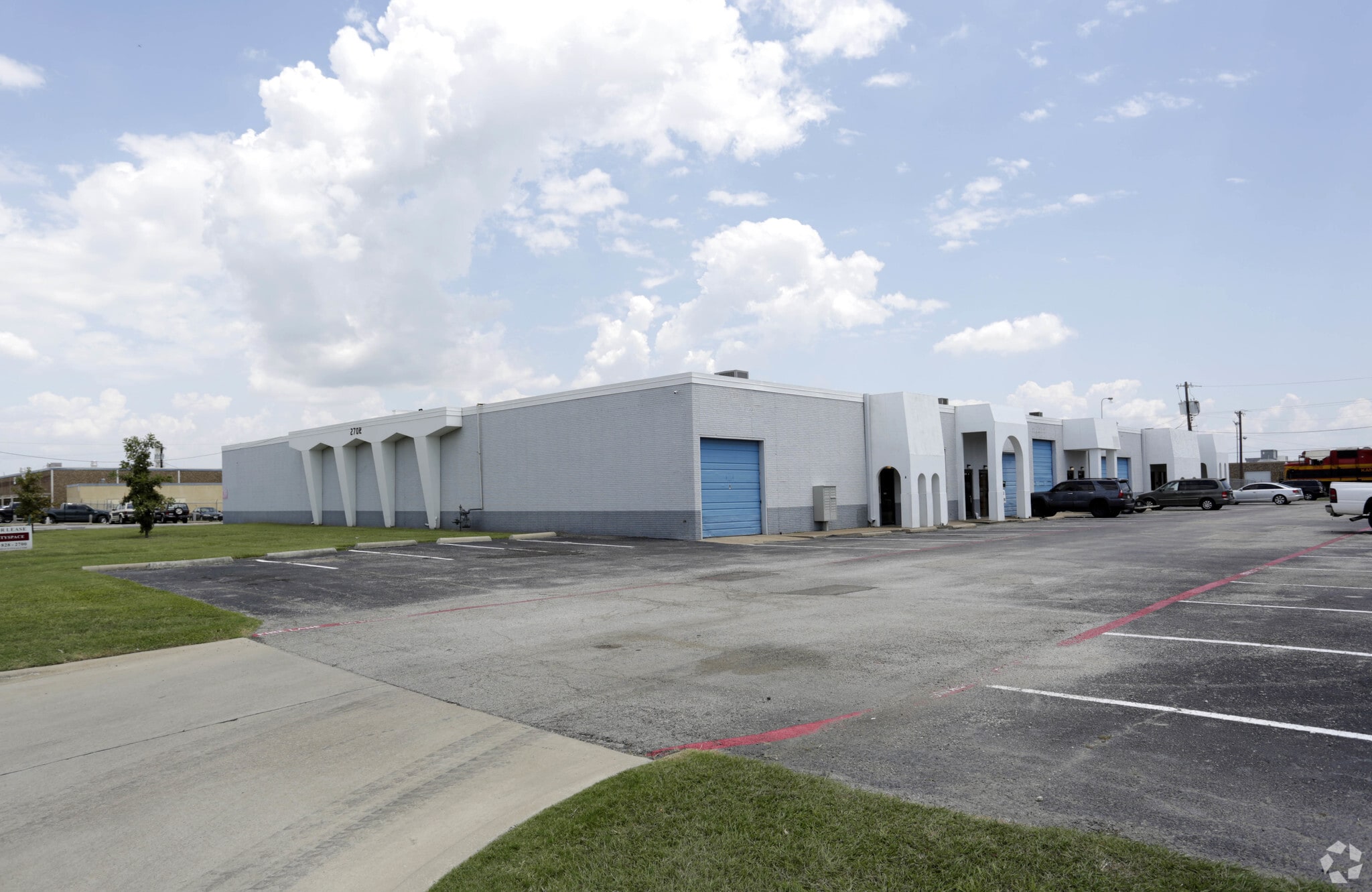 2702 Industrial Ln, Garland, TX for Rent