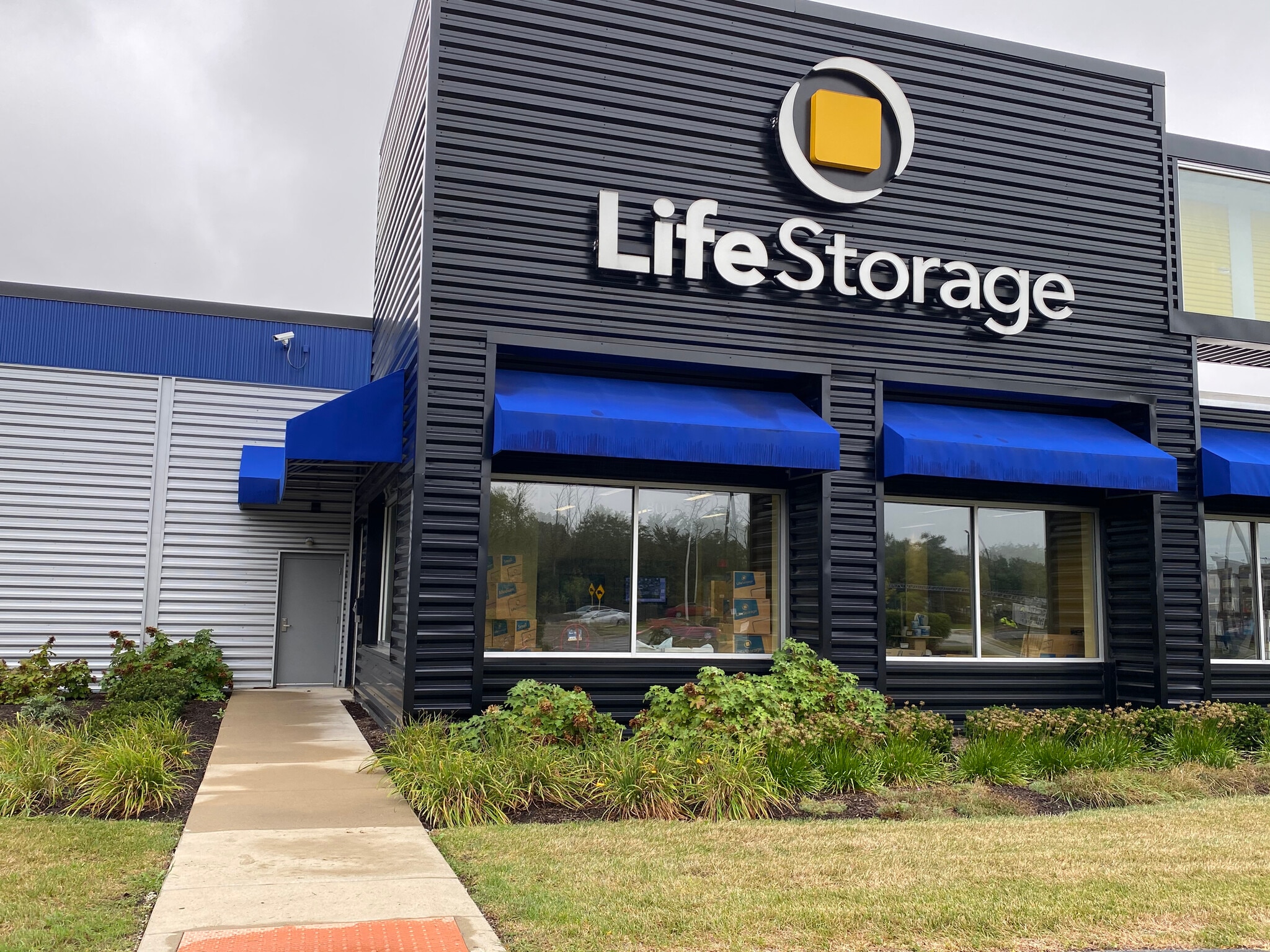 1800 Des Plaines Ave, Forest Park, IL for Rent