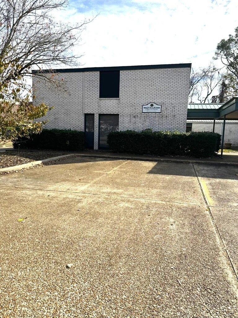 142 Jefferson Davis Blvd Natchez, MS 39120 Office Property for Sale