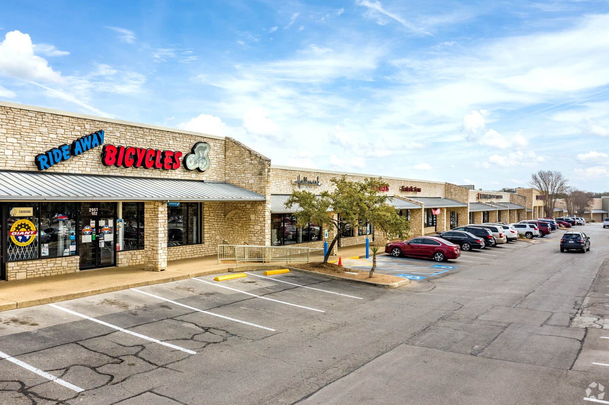 2929-2951 Thousand Oaks Dr, San Antonio, TX for Rent