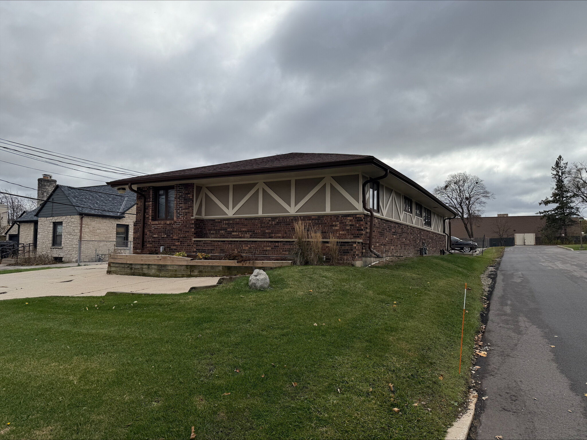 2923 W Layton Ave, Greenfield, WI for Sale