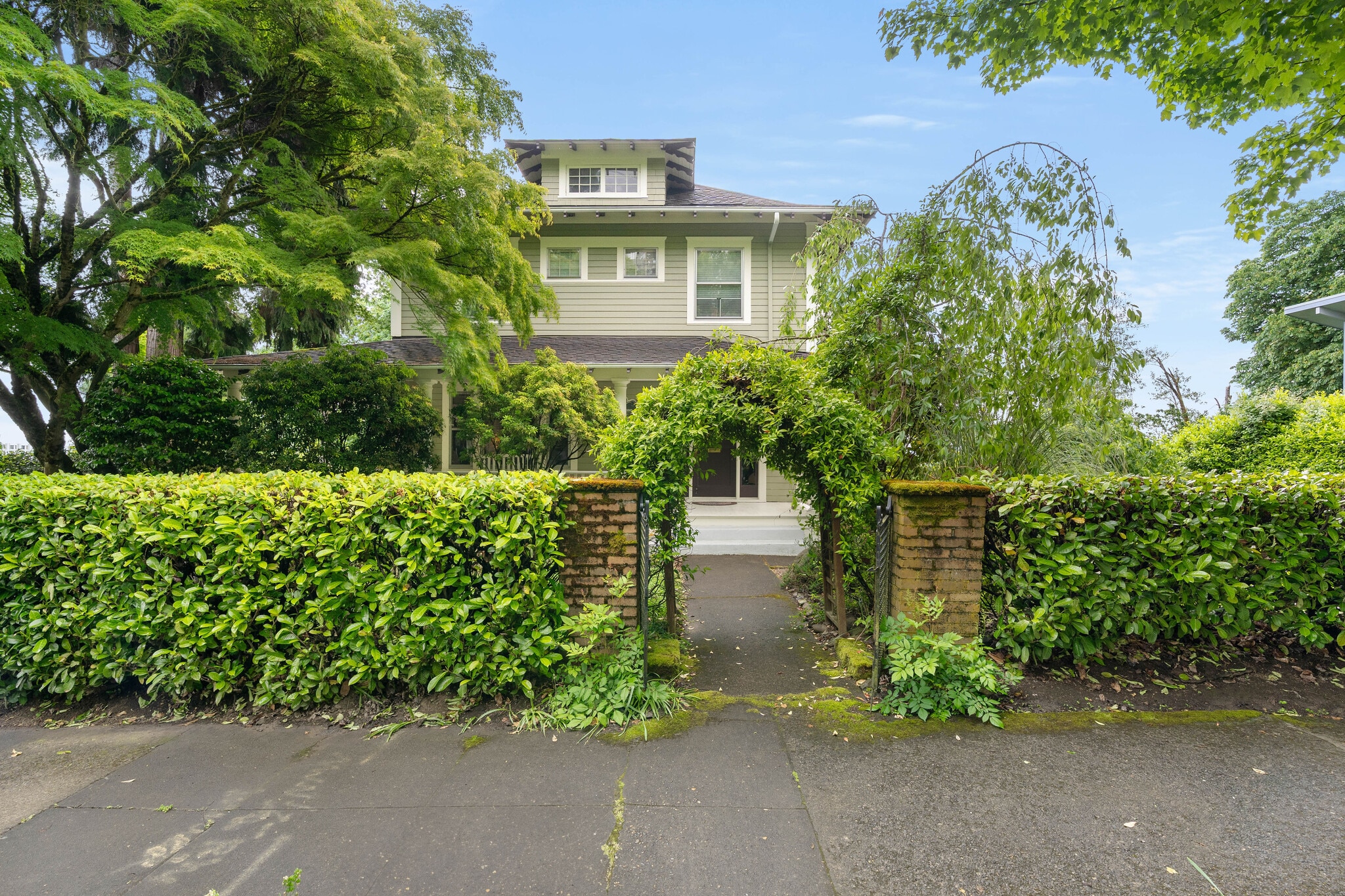 3906 SW Kelly Ave, Portland, OR for Sale