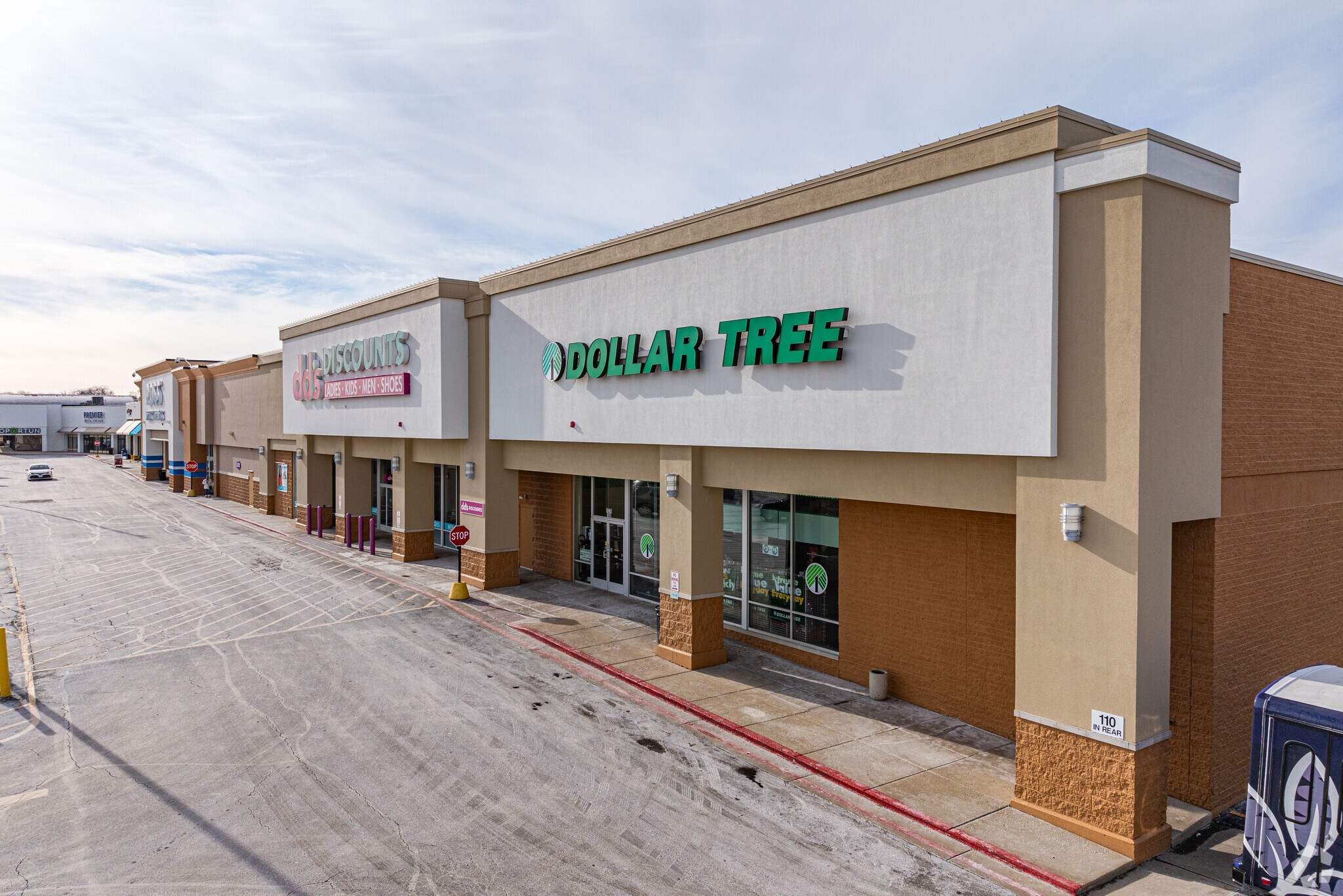 Rt 31 & Indian Trail Rd @ W New Indian Trail Rd, Aurora, IL for Rent