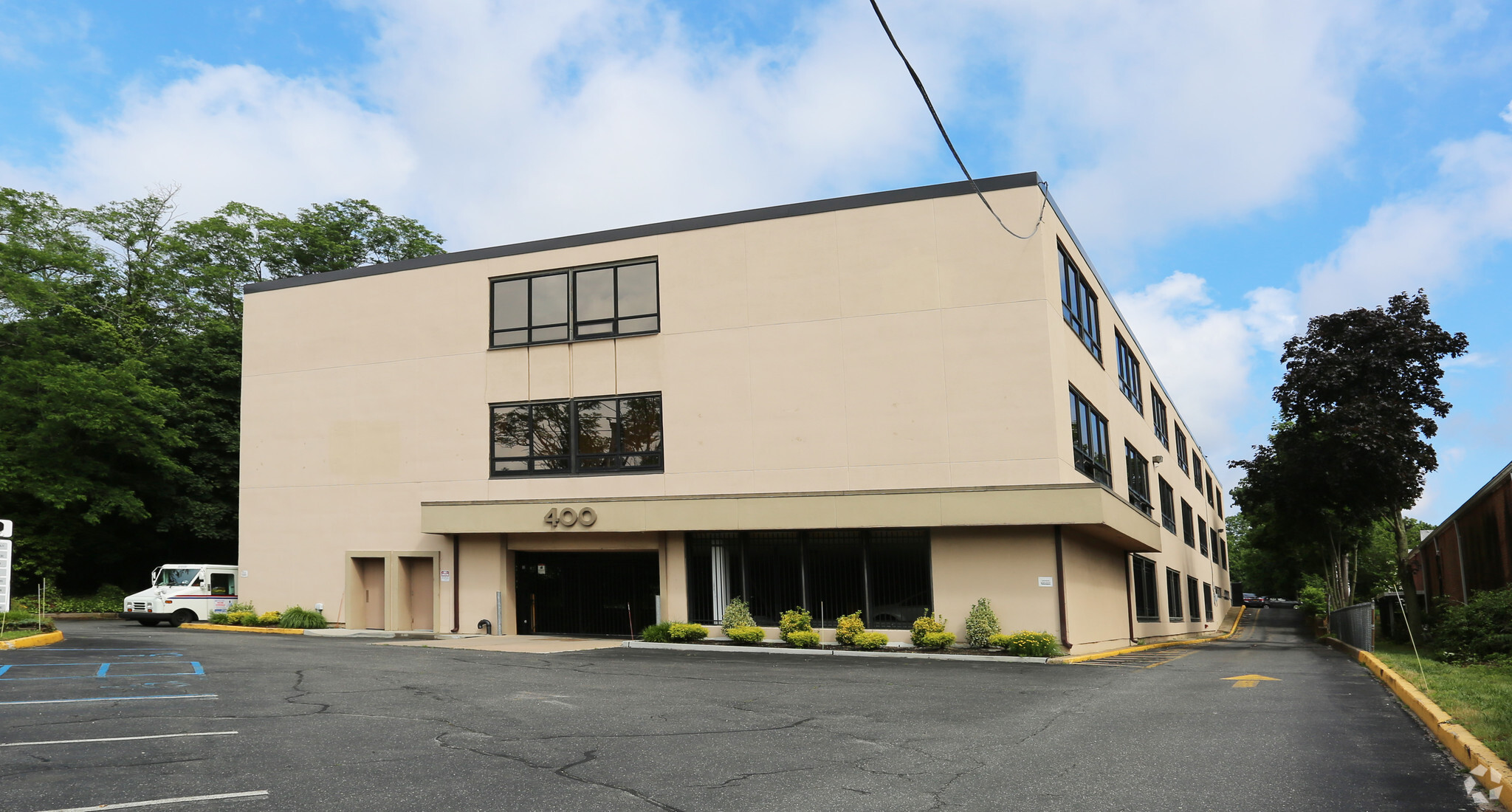 400 W Main St, Riverhead, NY for Rent