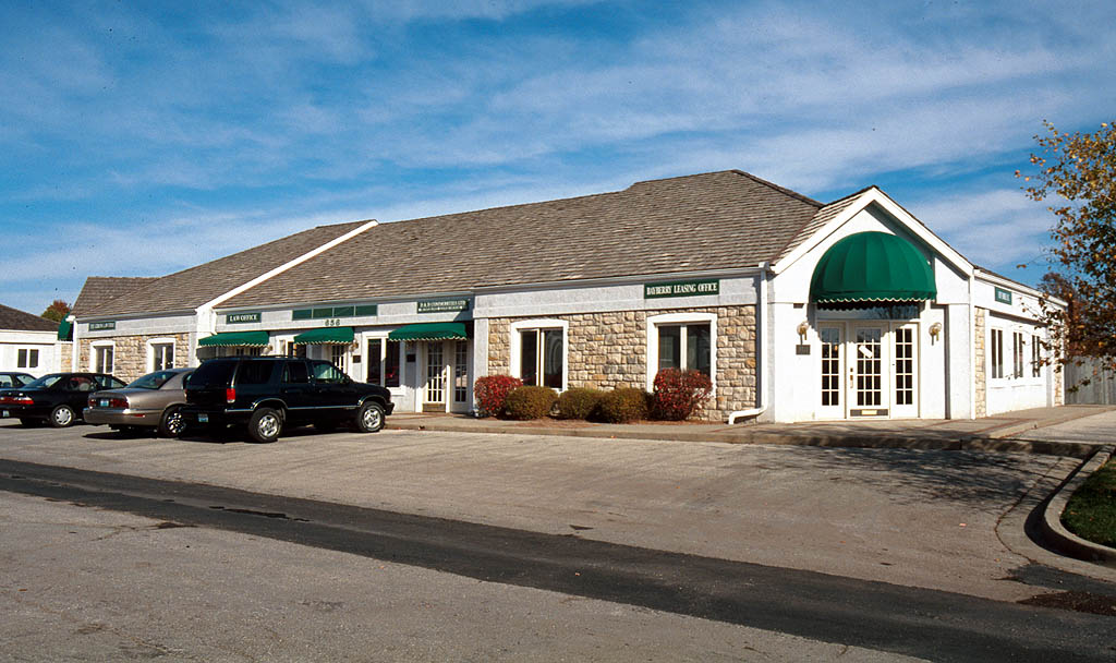 688 SE Bayberry Ln, Lee's Summit, MO for Rent