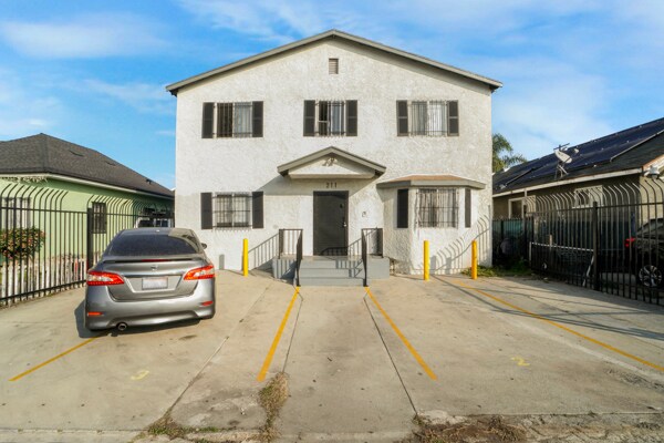 211 E 55th St, Los Angeles, CA for Sale