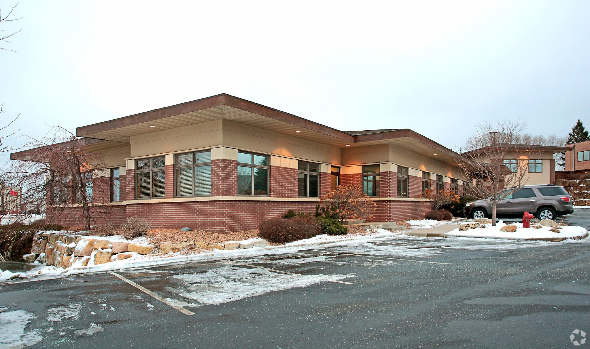 181 S River Ridge Cir, Burnsville, MN for Sale