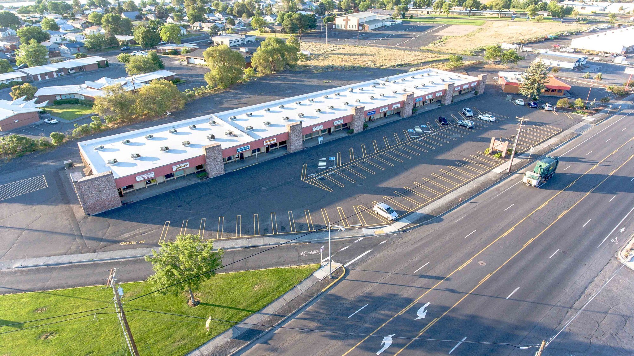 10011065 W Broadway Ave Moses Lake, WA 98837 Retail Property for