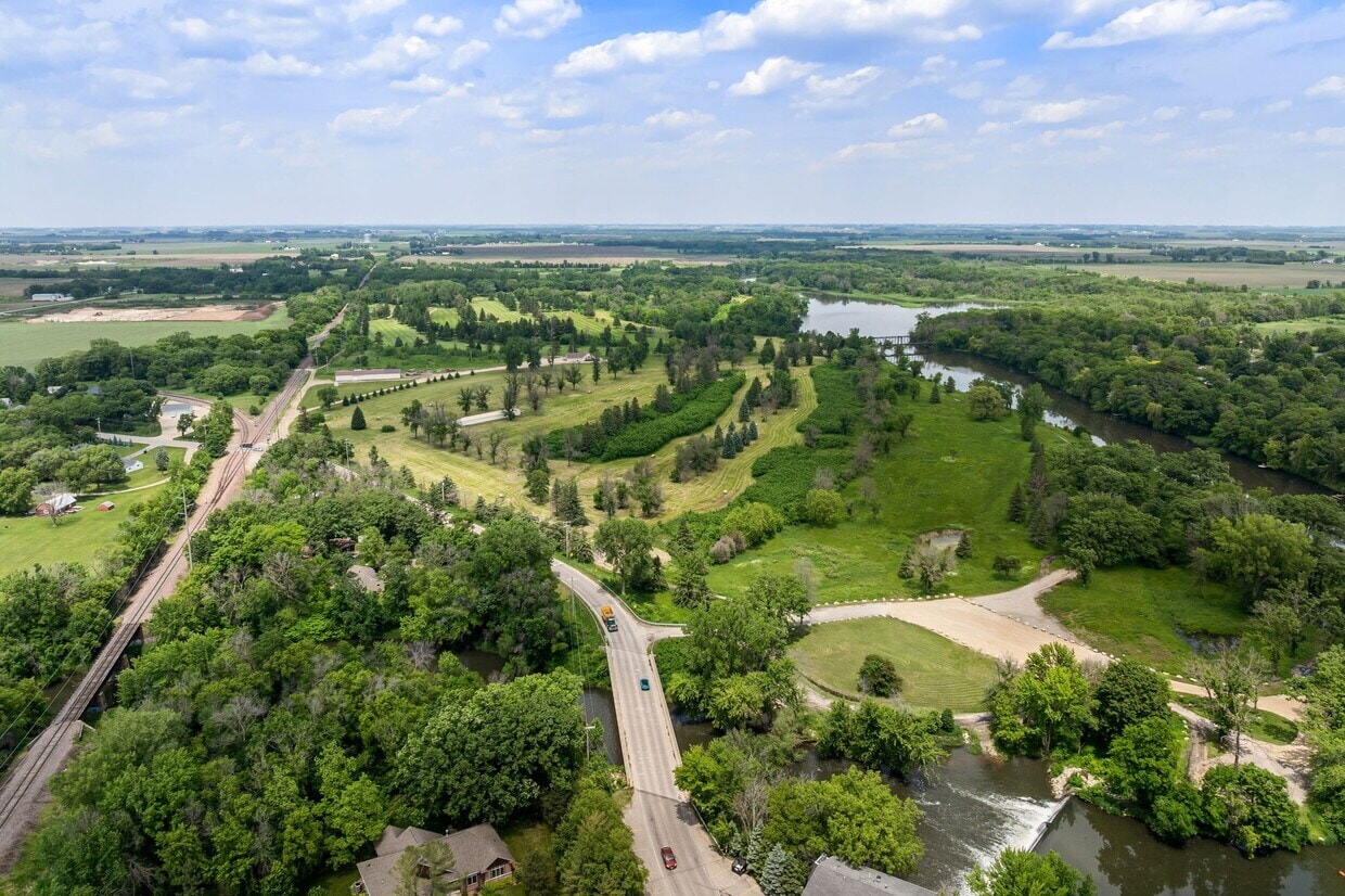 3700 11th Pl NE, Austin, MN for Sale