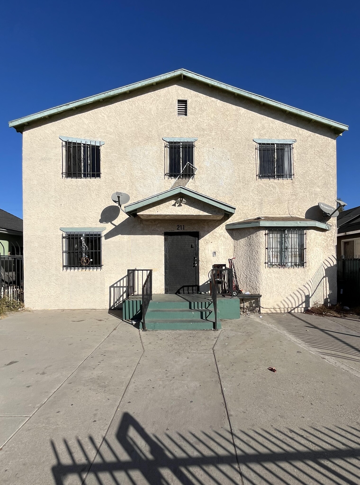 211 E 55th St, Los Angeles, CA for Sale