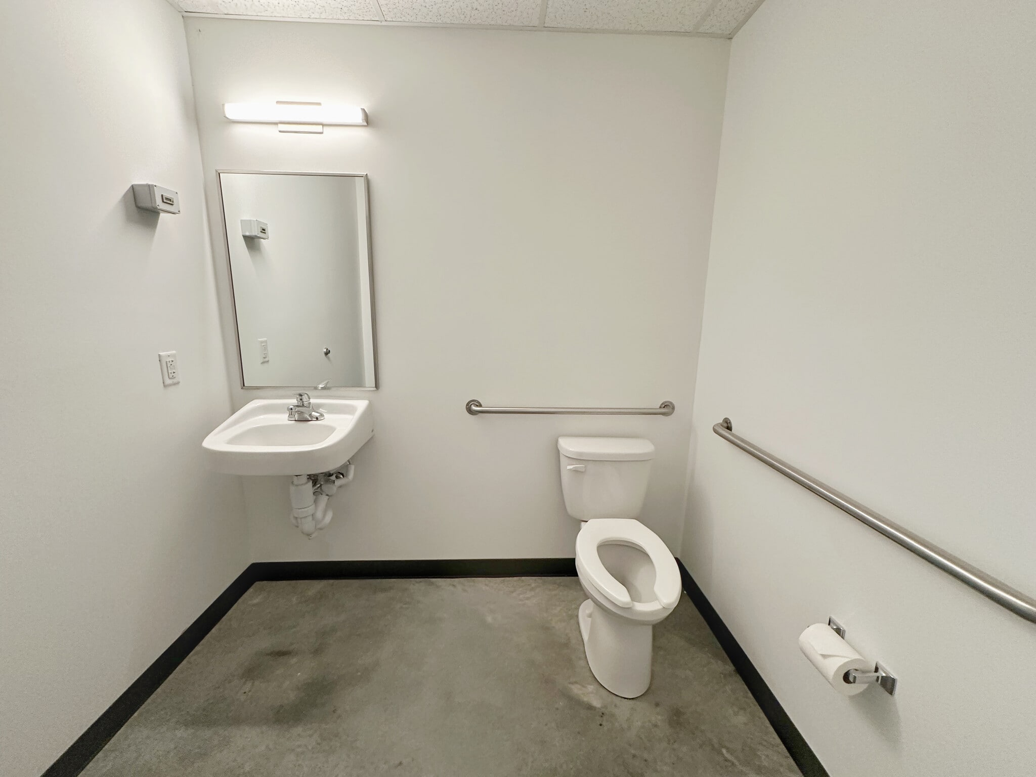 5720-5724 N Commerce Ct, Alpharetta, GA for Rent