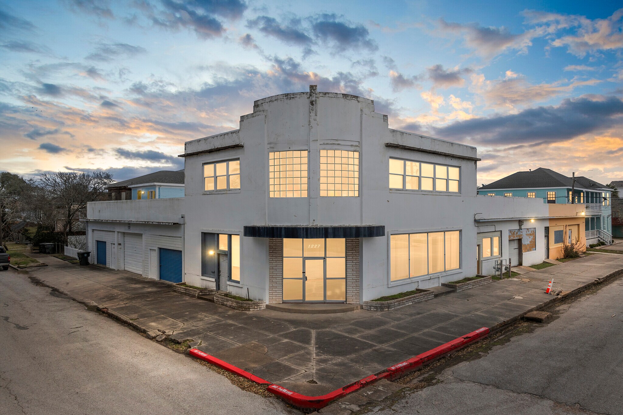 1227 Avenue L, Galveston, TX for Rent