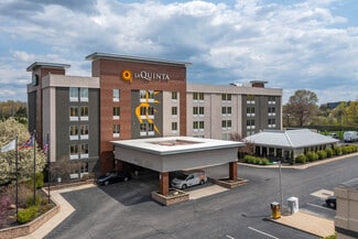 North Olmsted, OH Hospitality - 25105 Country Club Blvd