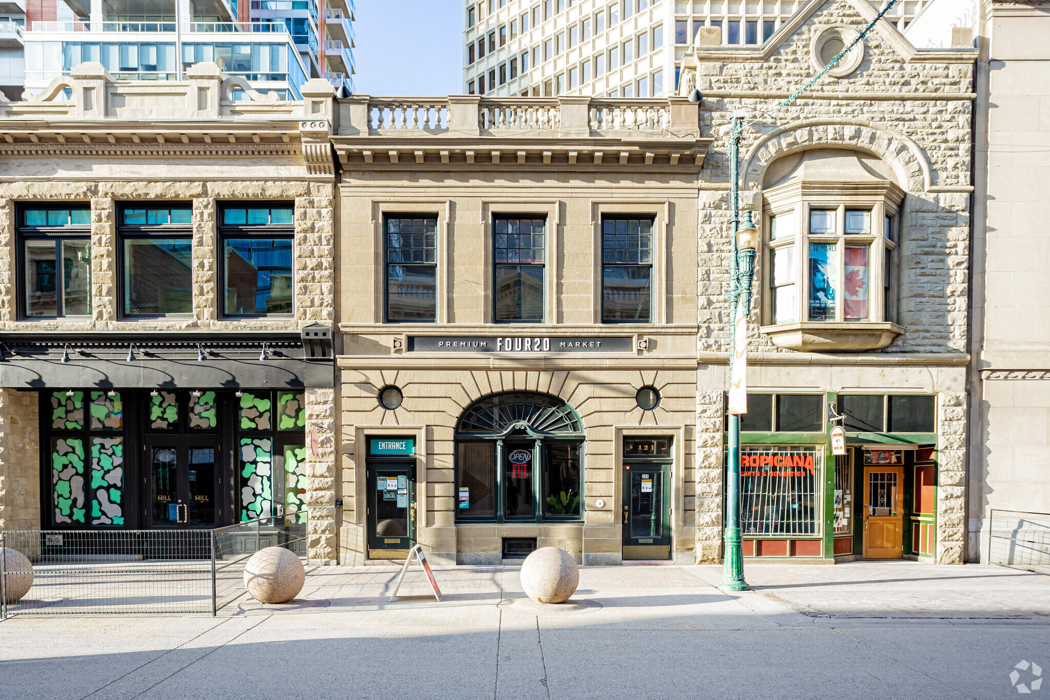 121 8th Ave SW, Calgary, AB for Rent