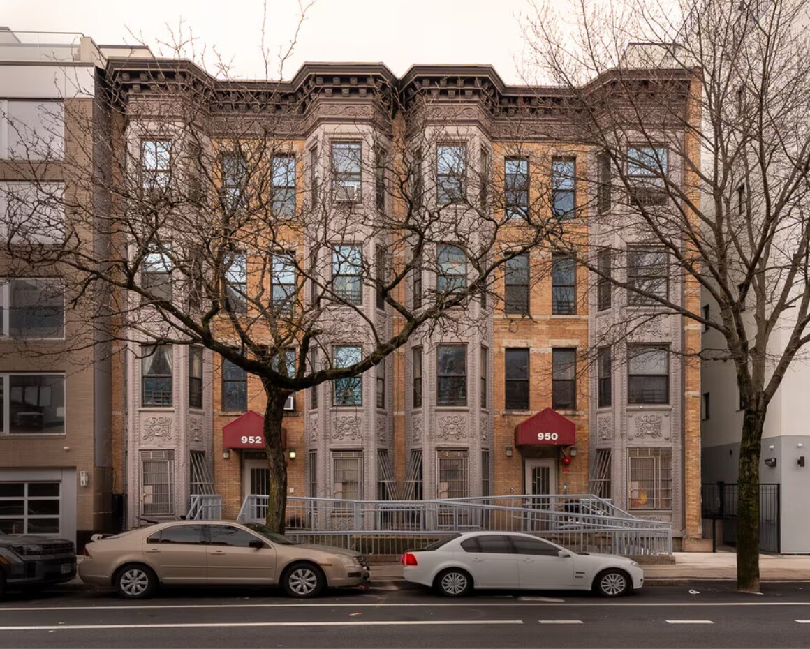 950-952 Bergen St, Brooklyn, NY for Sale