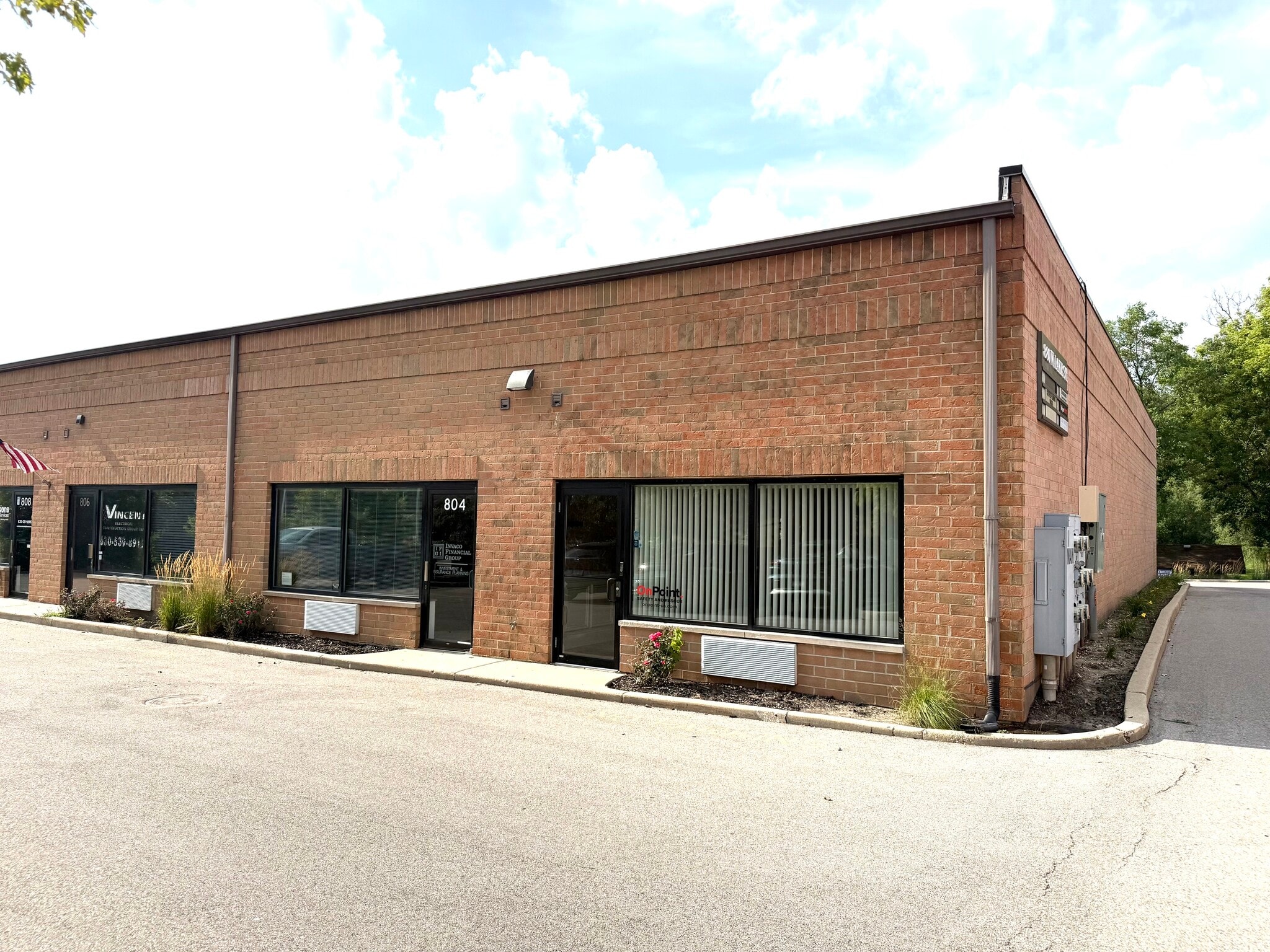 880 W Lake St, Roselle, IL for Rent