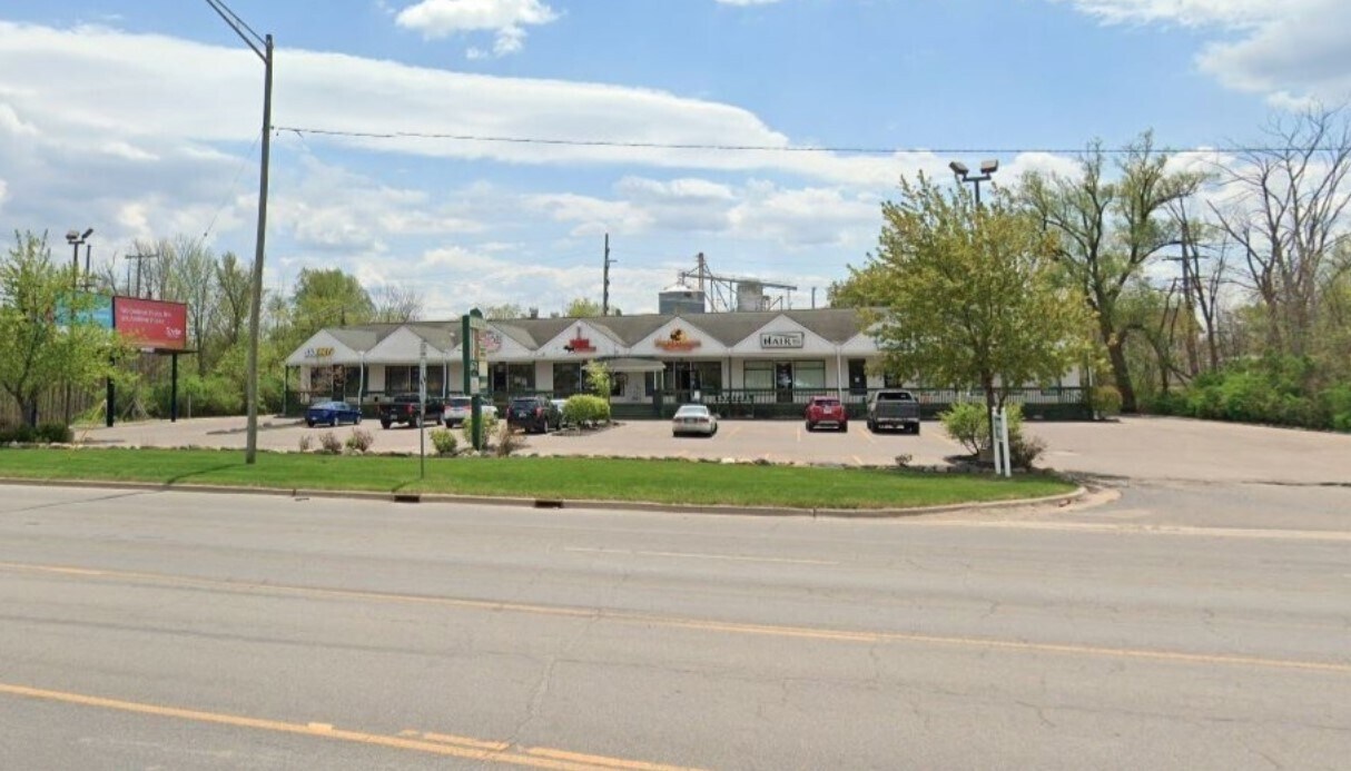 208 E Genesee St Lapeer, MI 48446 Retail Property for Sale on