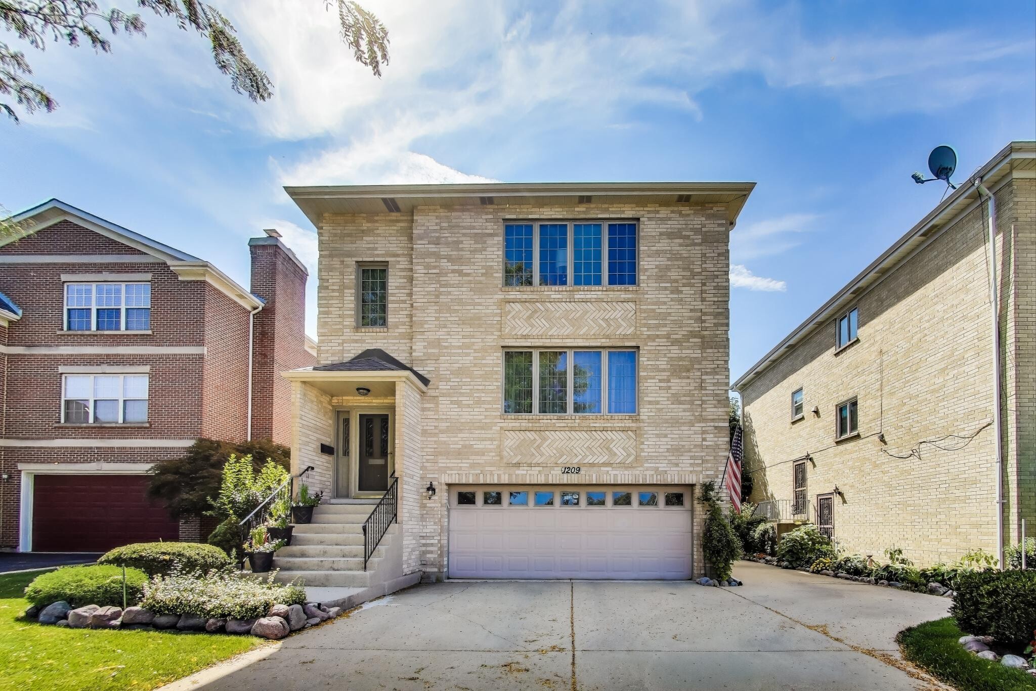 1209 E Davis St, Arlington Heights, IL for Sale
