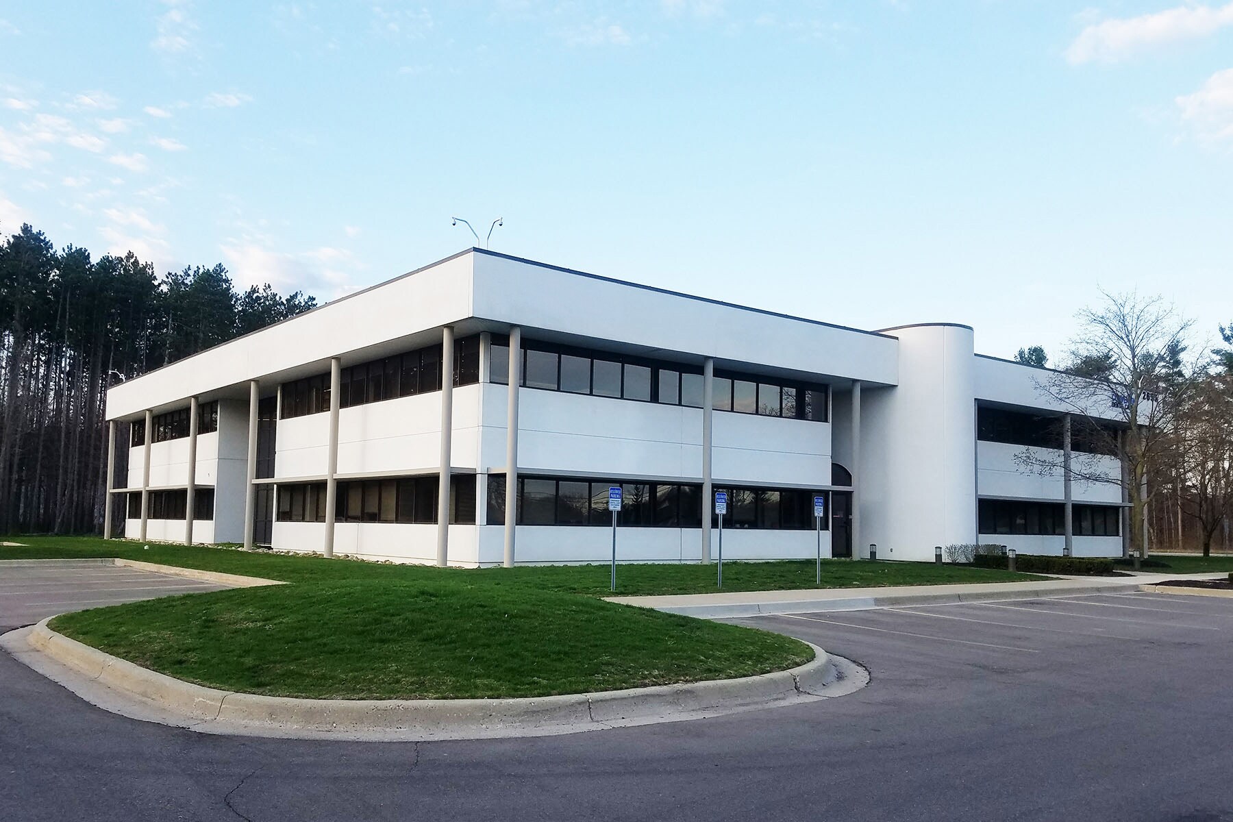 2655 E Oakley Park Rd, Commerce Township, MI for Sale