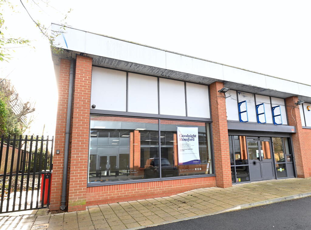 270 Hornchurch Rd, Hornchurch, LND for Rent