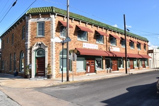 Baytown, TX Retail - 123 W Defee Ave