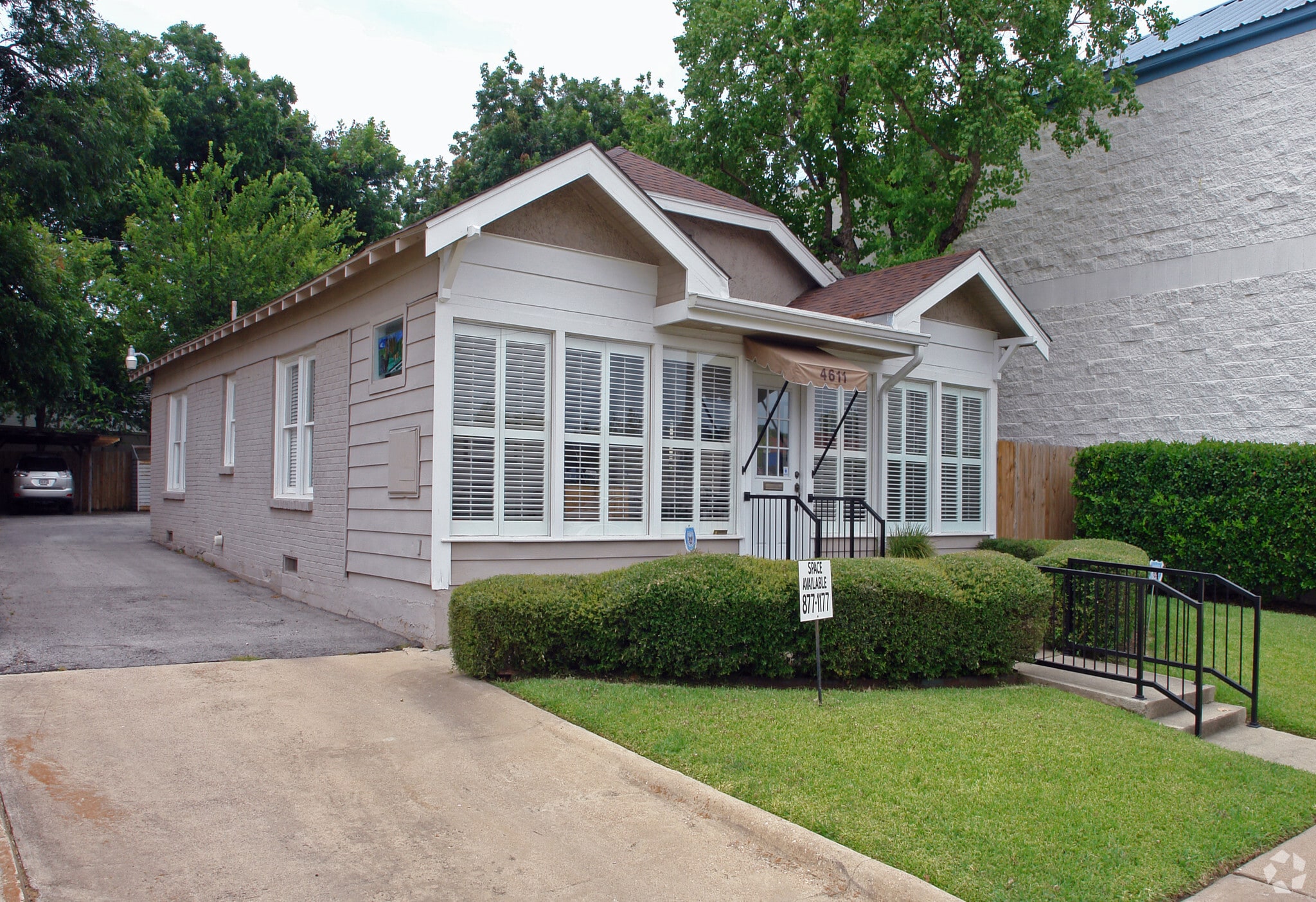 4611 Bryce Ave, Fort Worth, TX for Rent
