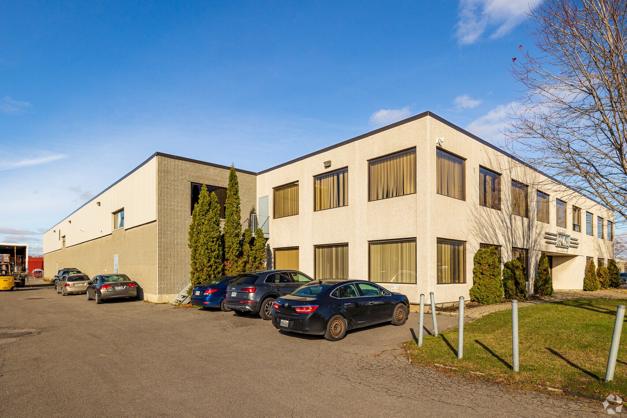 8075 Rue Larrey, Montréal, QC for Rent