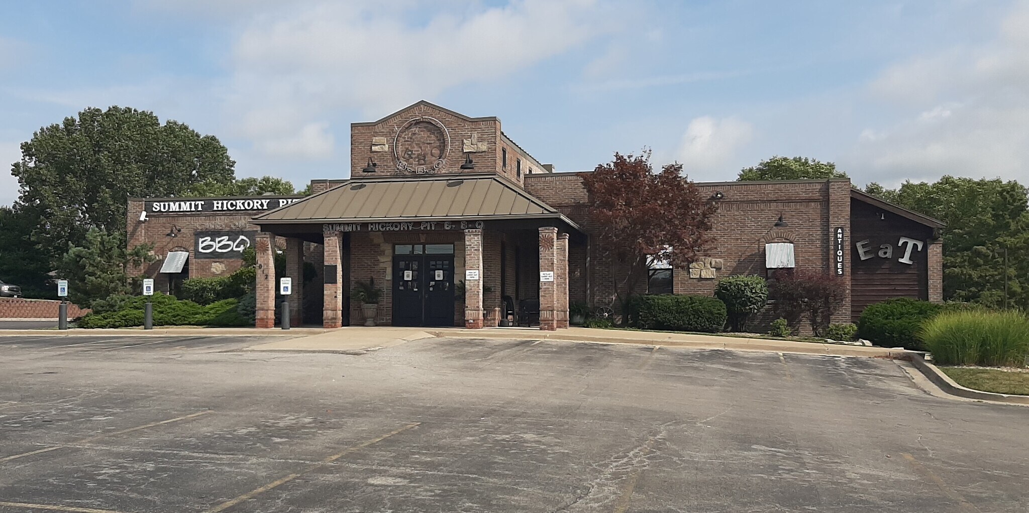 1012 SE Blue Pkwy Lees Summit, MO 64063 Retail Property for Sale on