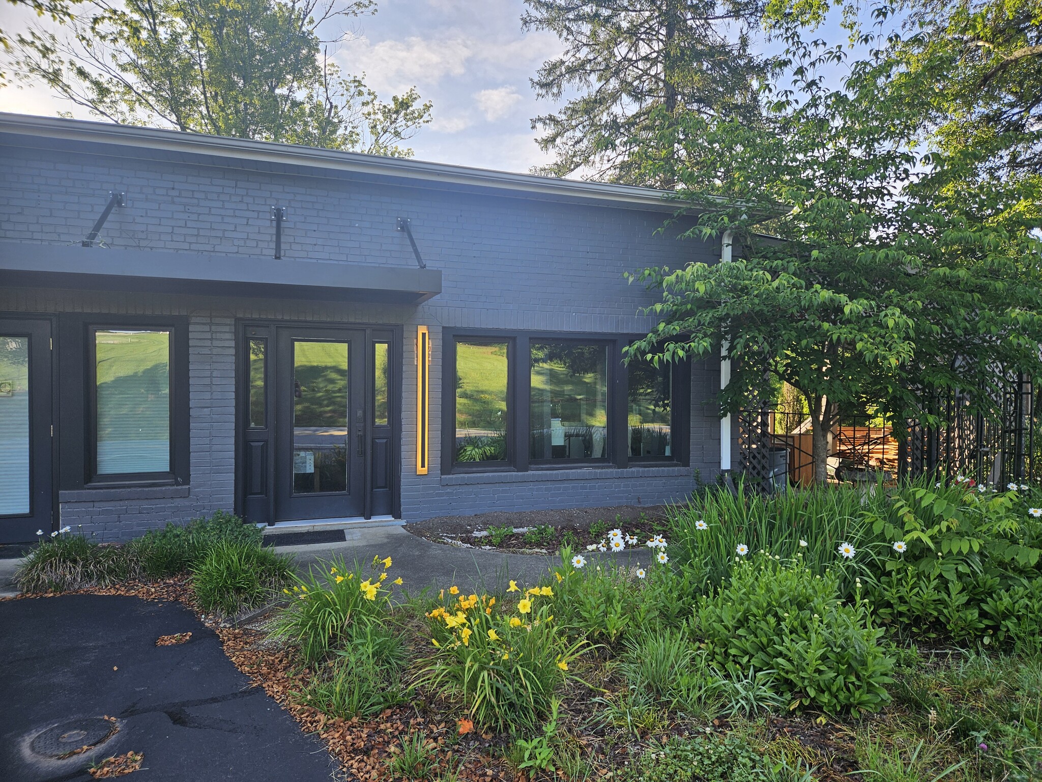 5520 Old Haywood Rd, Mills River, NC for Rent
