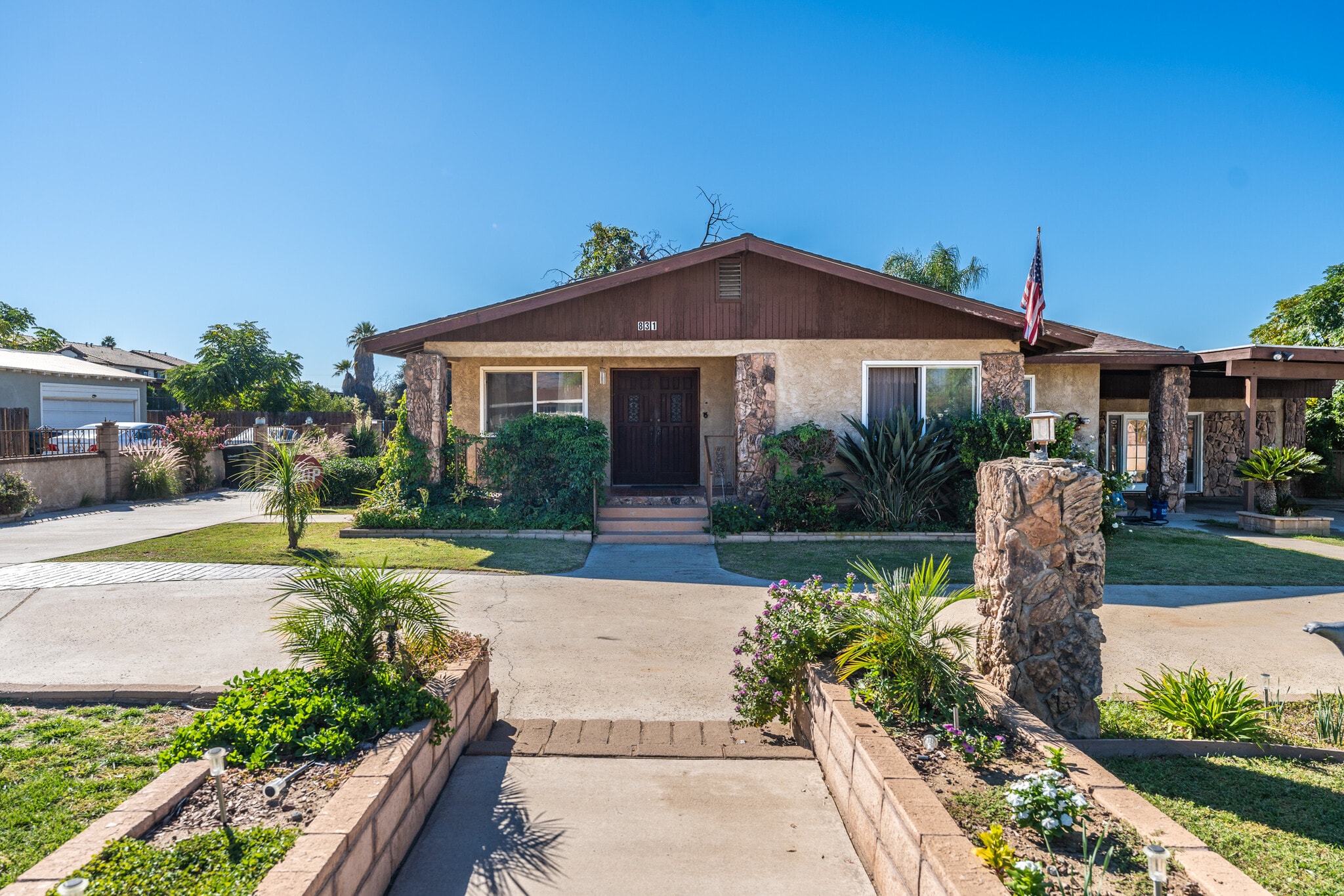 831 W Lugonia Ave, Redlands, CA for Sale