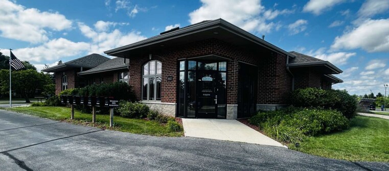 26422 Oakridge Dr, Waterford, WI for Sale