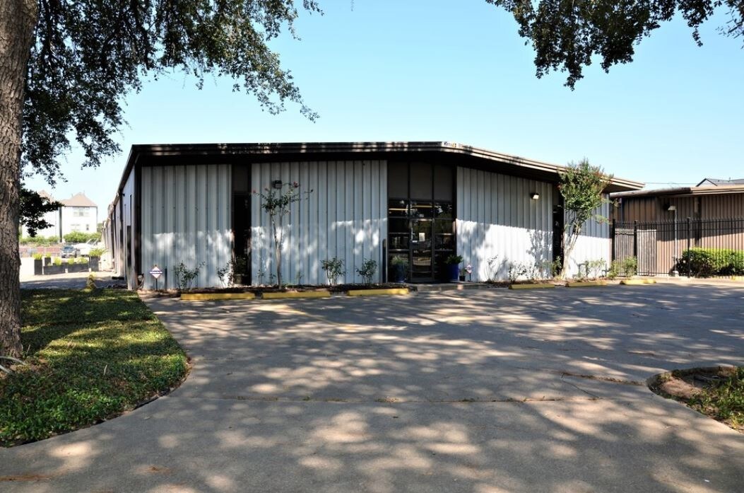 1117 Upland Dr Houston, TX 77043 Industrial Property for Lease on