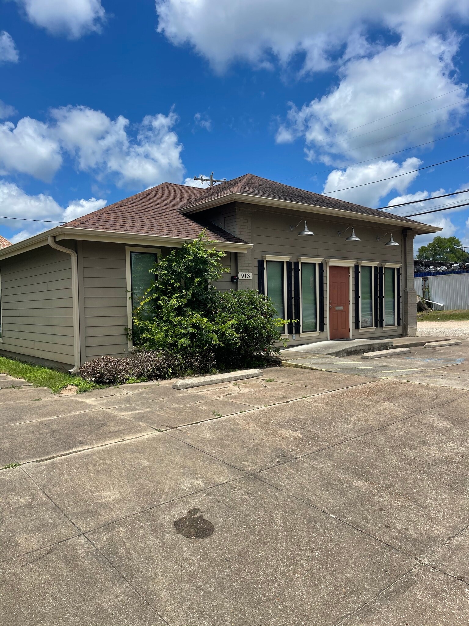 913 N Washington Ave, Livingston, TX for Sale