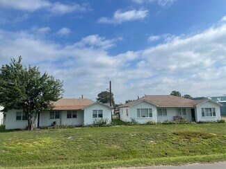 North Platte, NE Apartments - 2813-2819 Rodeo Rd