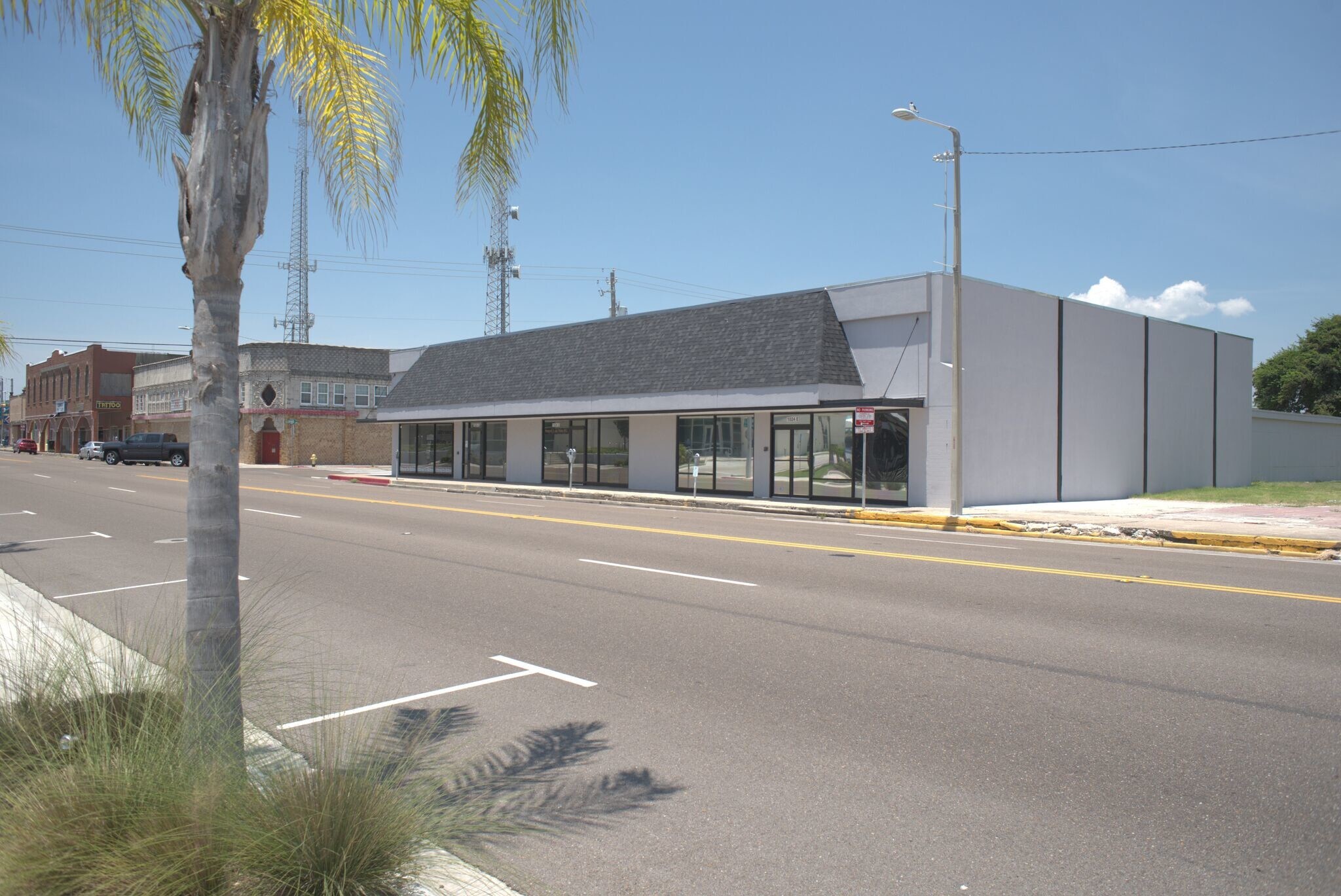 1024 Leopard St, Corpus Christi, TX for Sale
