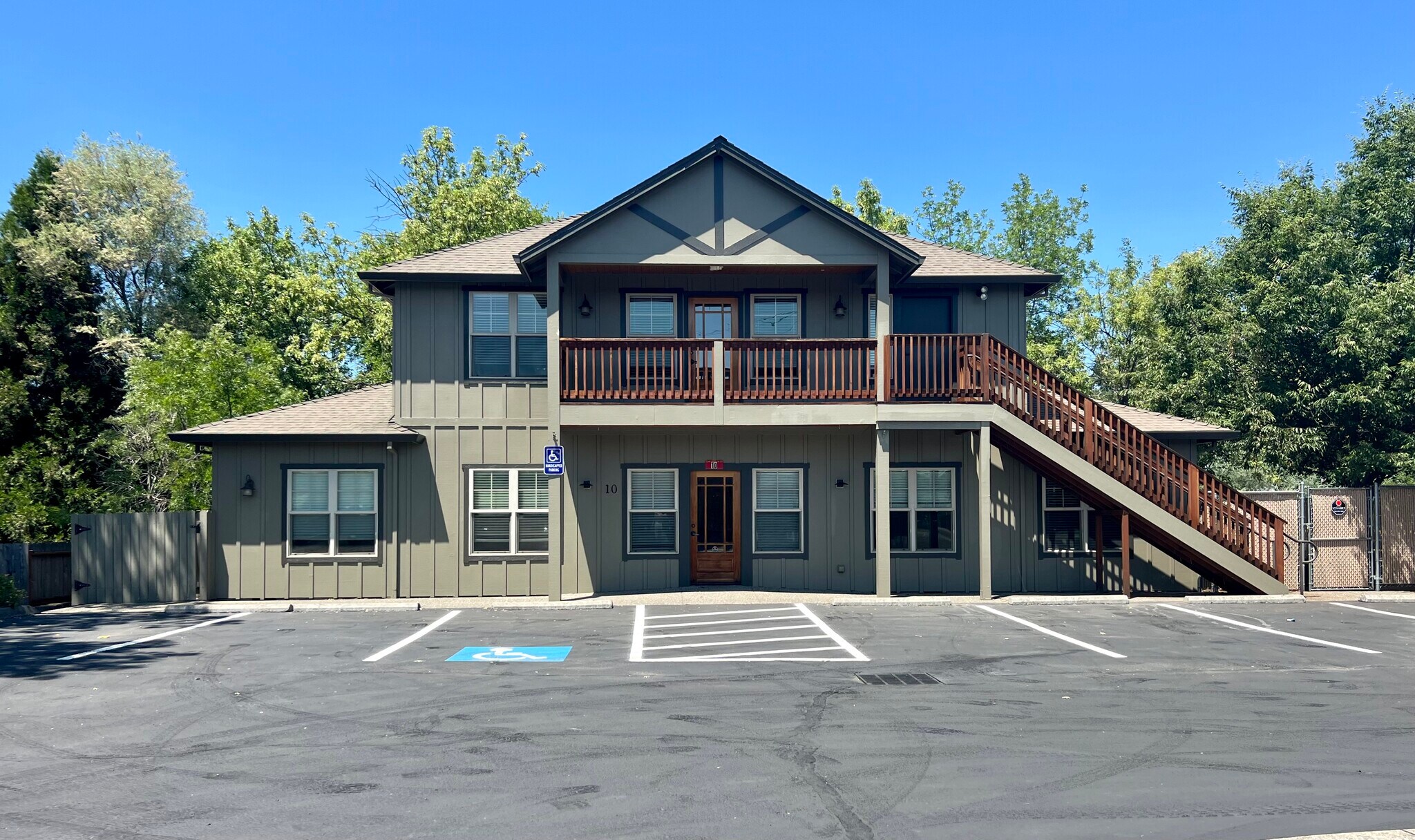 10 S Shasta Ave Eagle Point, OR 97524 Office Property for Lease on