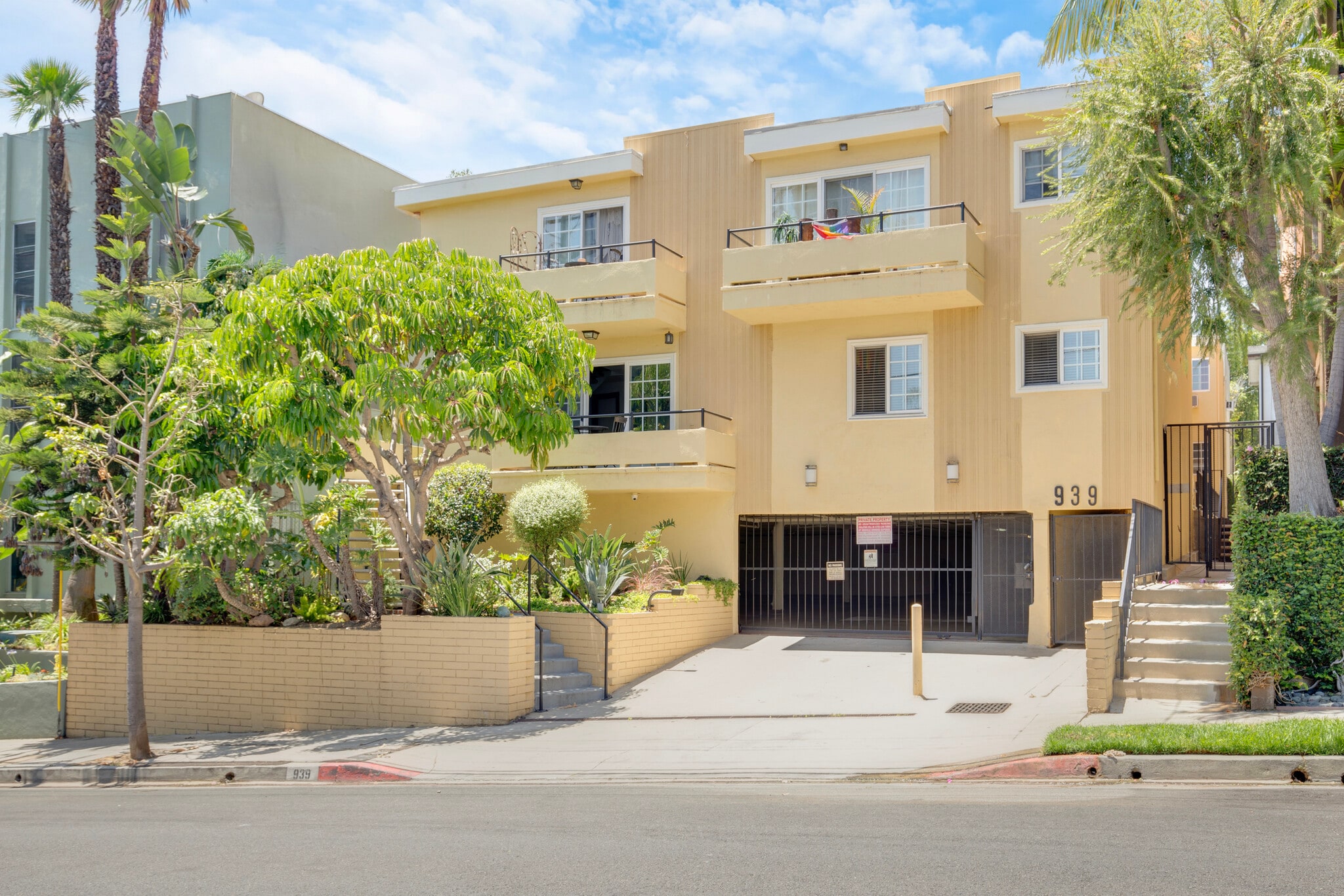 939 Larrabee St, West Hollywood, CA for Sale