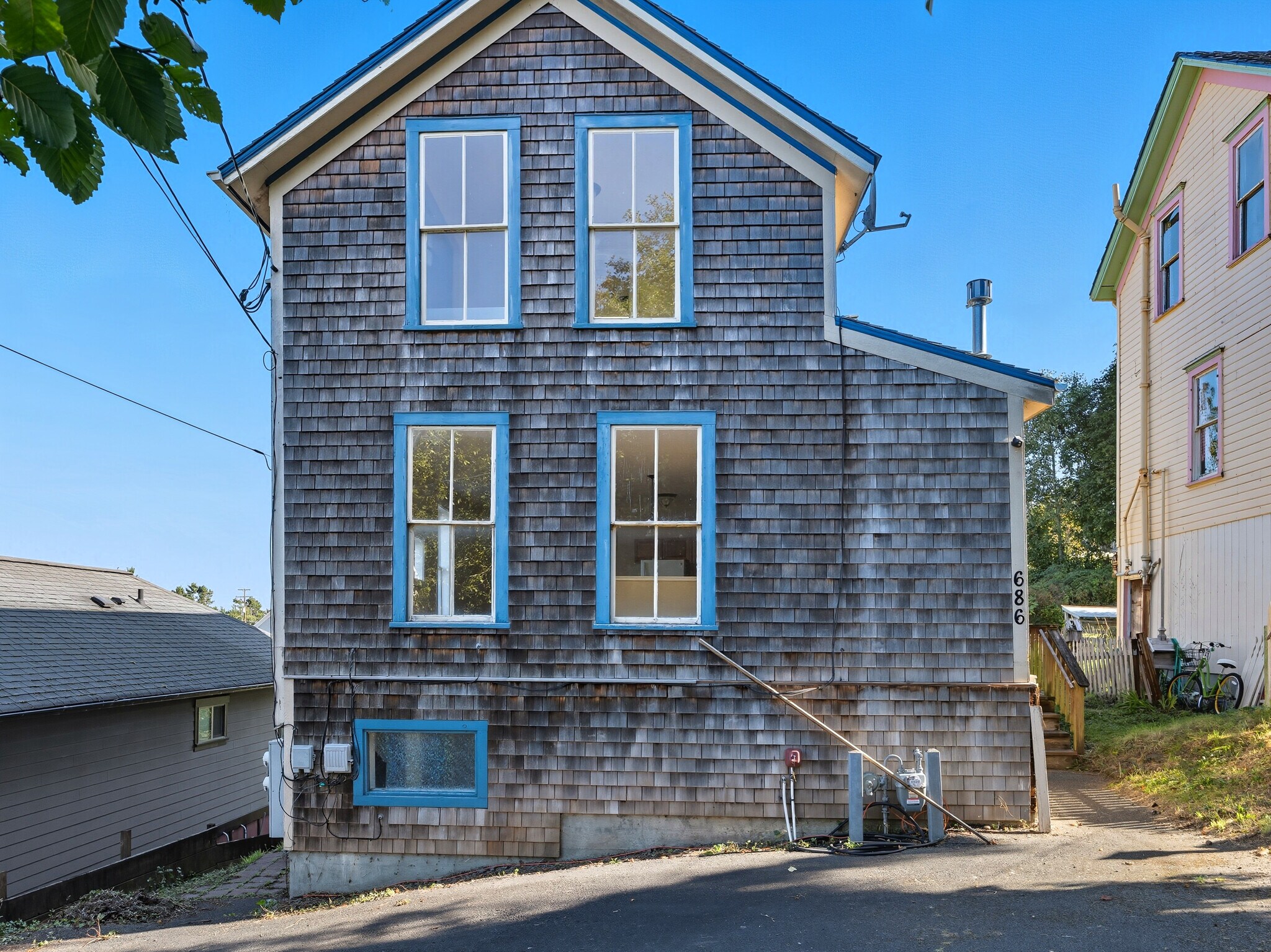 686 29th St, Astoria, OR for Sale