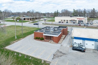 Des Moines, IA Veterinarian/Kennel - 4418 Douglas Ave