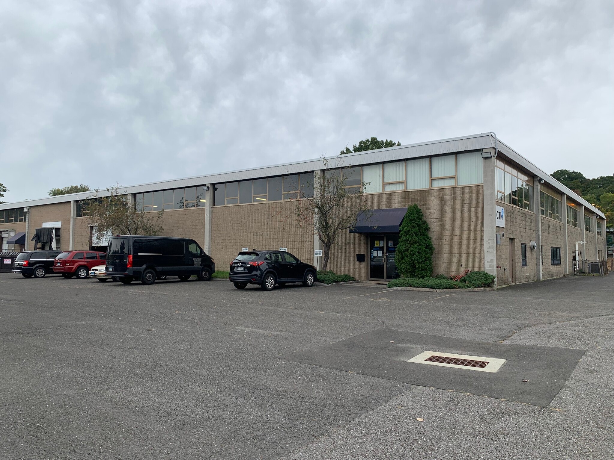 11 Largo Dr S, Stamford, CT for Rent