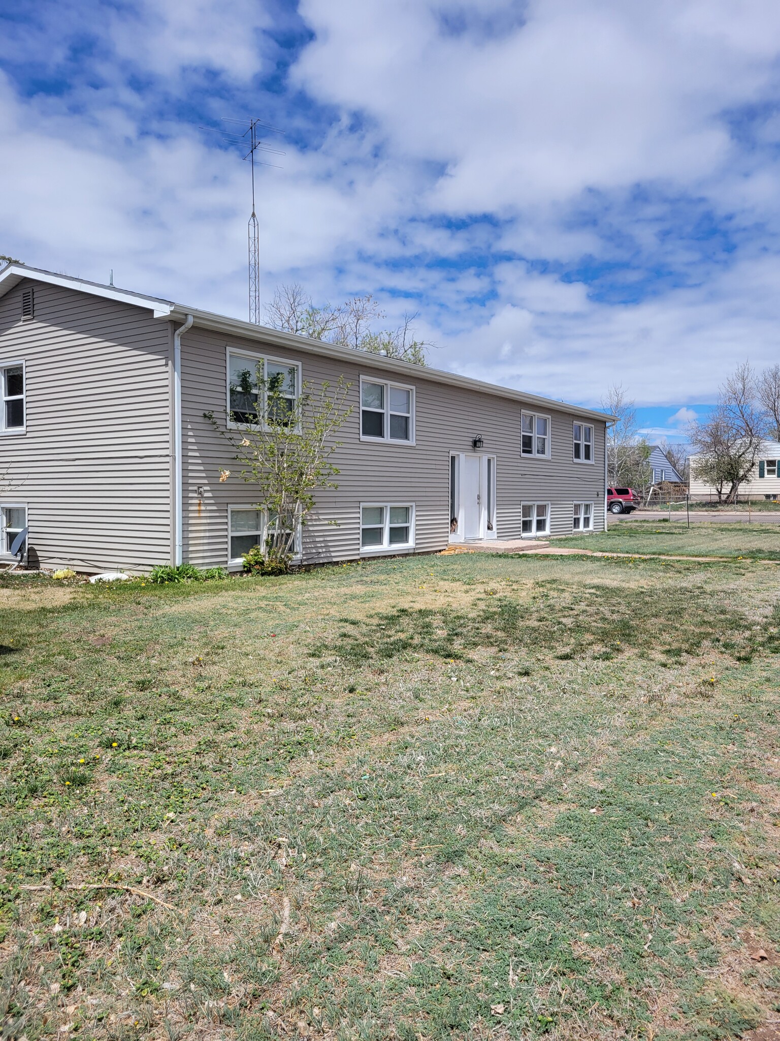 914 Hot Springs Ave, Cheyenne, WY for Sale