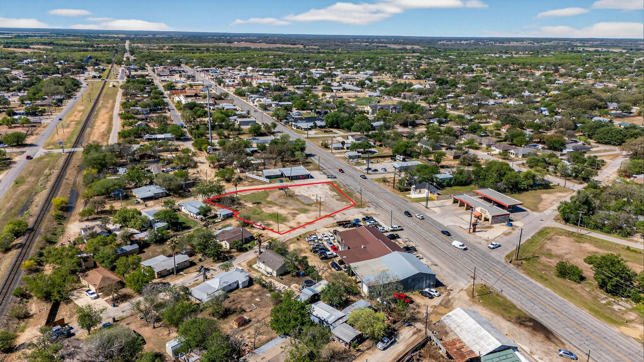 518 N Teel Dr, Devine, TX for Sale