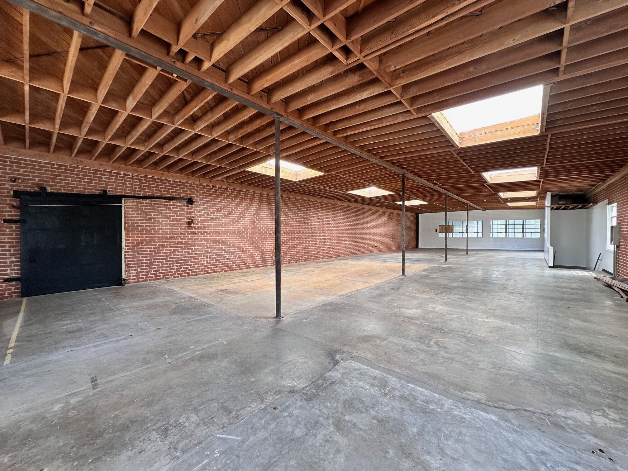 1327 S Olive St, Los Angeles, CA for Rent