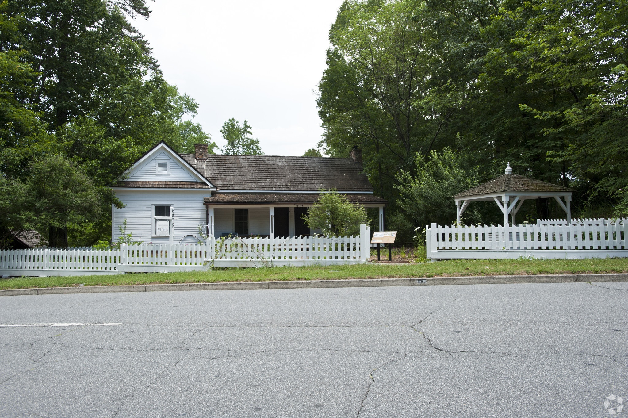 6075 Sandy Springs Cir NE, Atlanta, GA for Rent