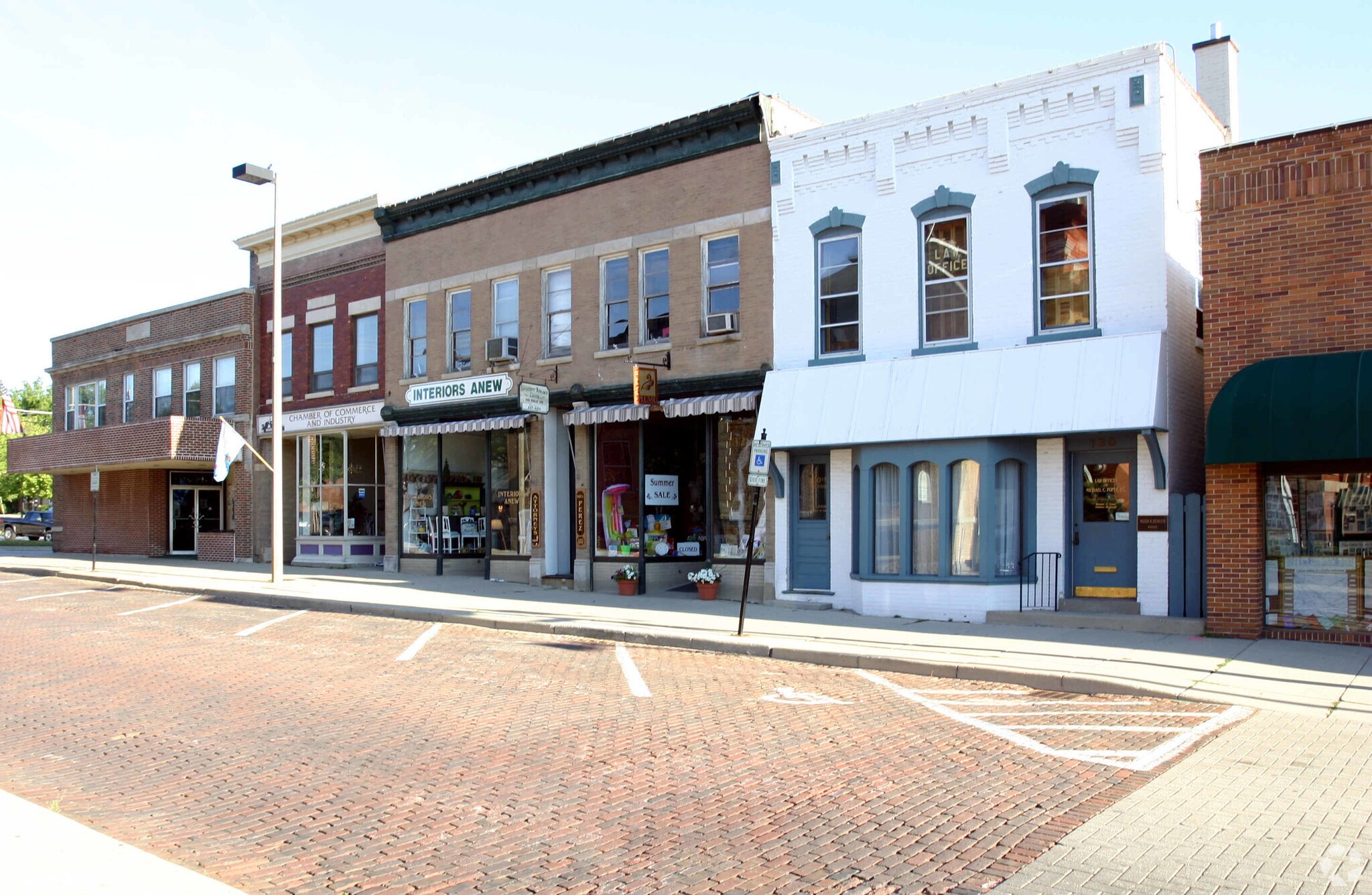 132-134 Cass St, Woodstock, IL for Rent