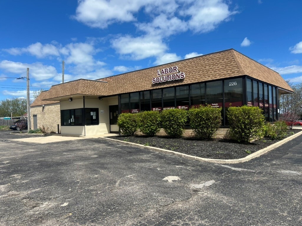 226 S Sheridan Rd, Waukegan, IL for Sale