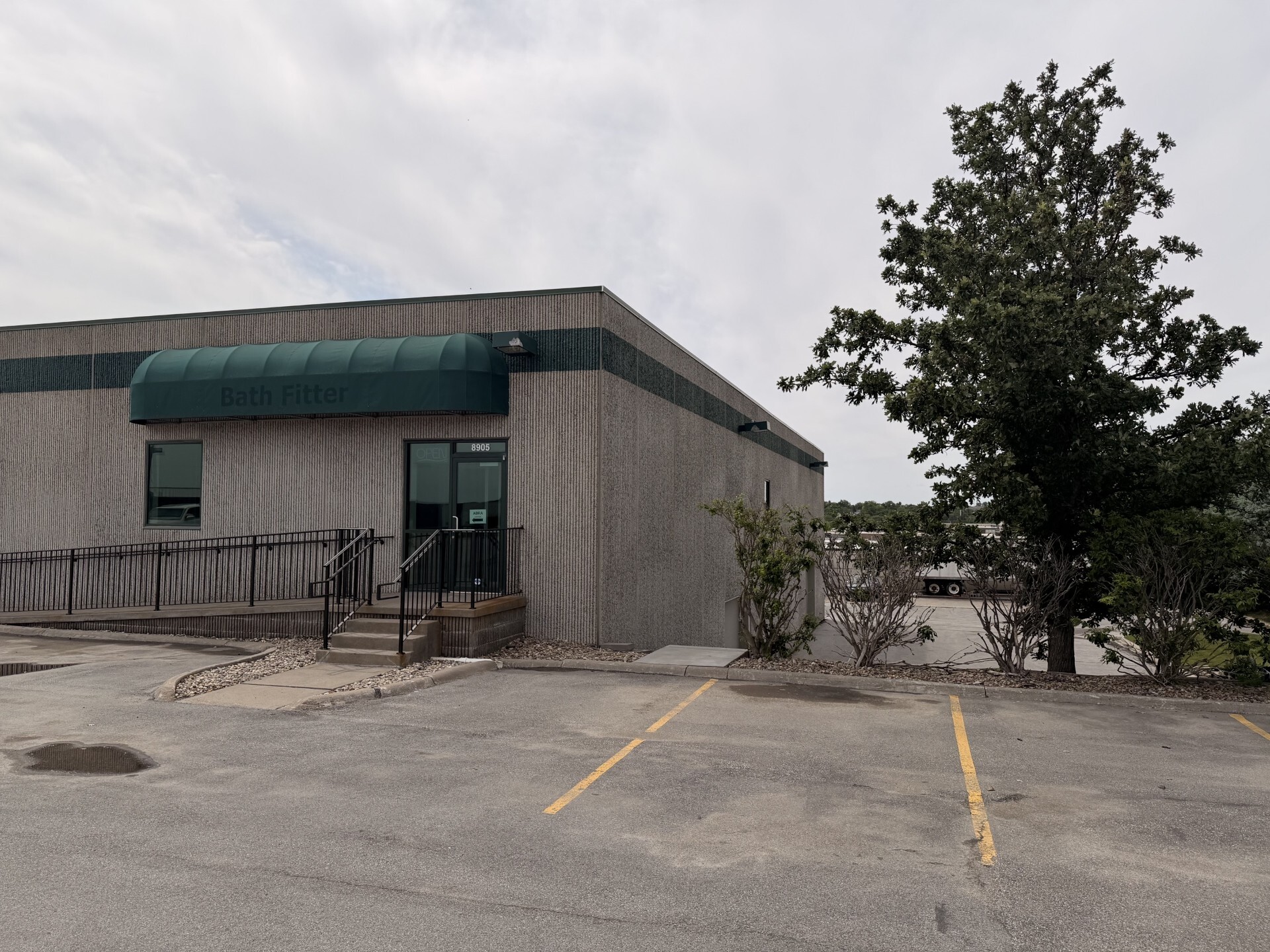 8905 F St, Omaha, NE for Rent