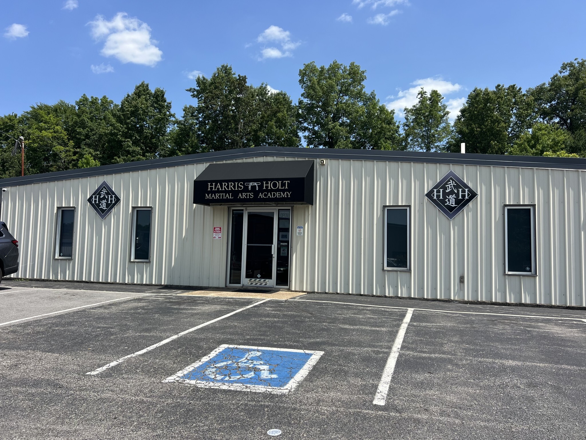211 W Dunbar Cave Rd, Clarksville, TN for Sale