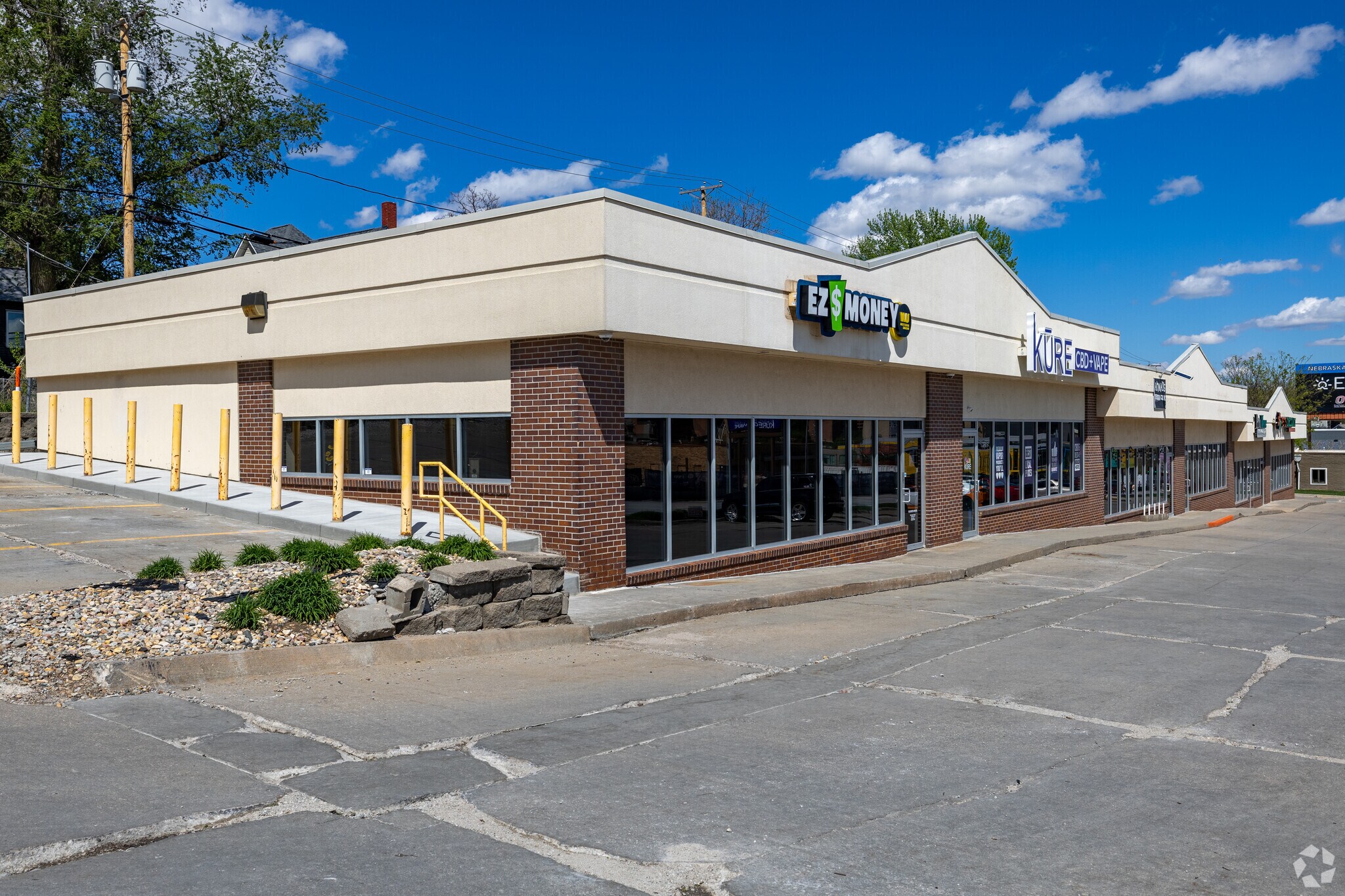 4636-4654 Dodge St, Omaha, NE for Rent