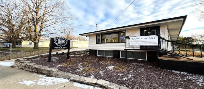 W282N7104 Main St, Hartland, WI for Sale